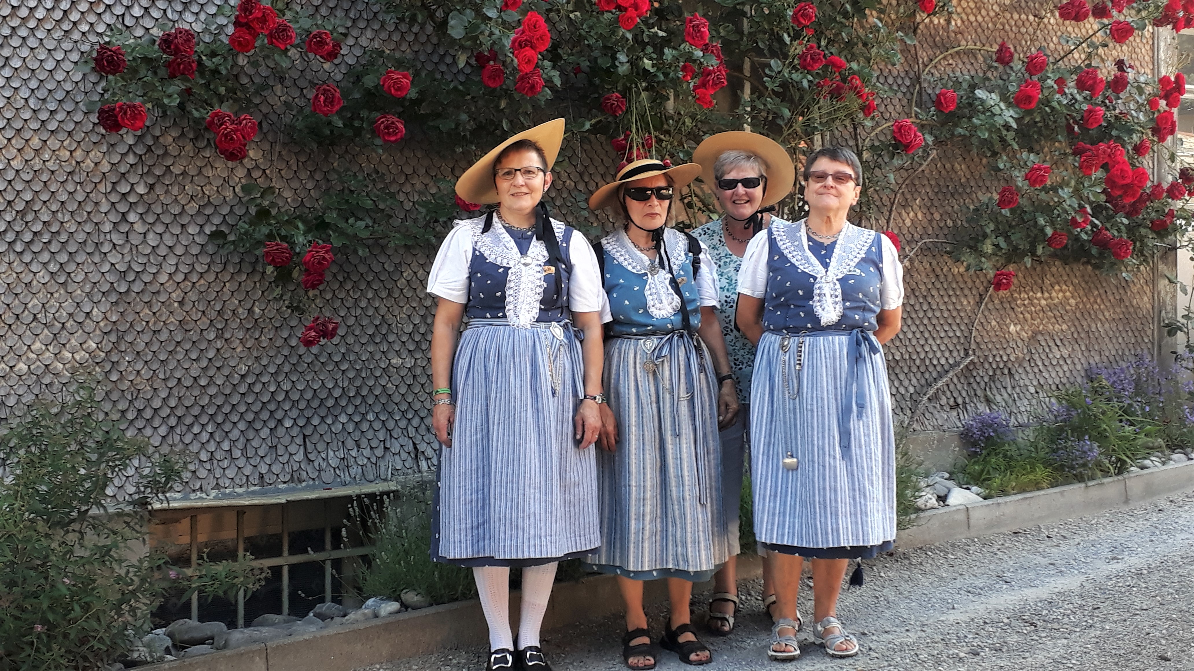 Die Trachtengruppe Liestal am Bernischen Trachtenfest / Schweizerischen Volkstanzfest in Langnau